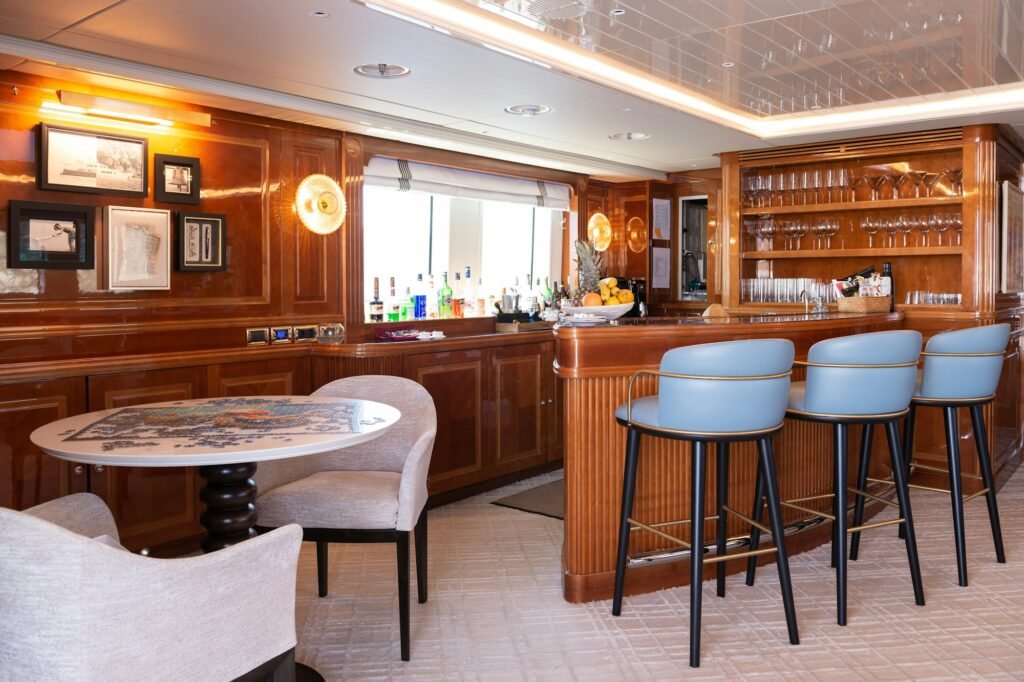 METSUYAN IV upper deck cocktail lounge bar