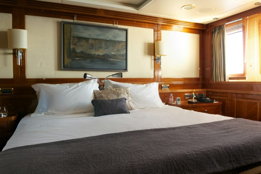 METSUYAN IV master stateroom