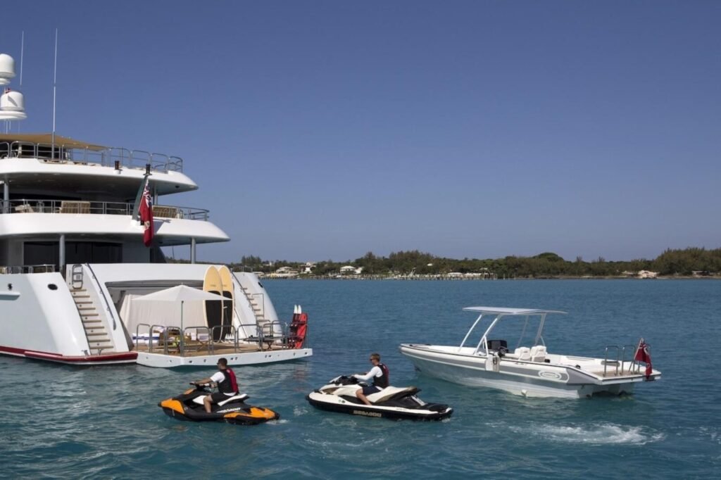 MIA ELISE II exterior