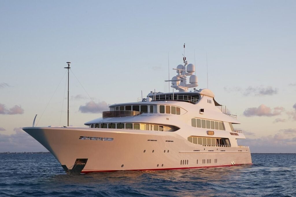 MIA ELISE II deck jacuzzi