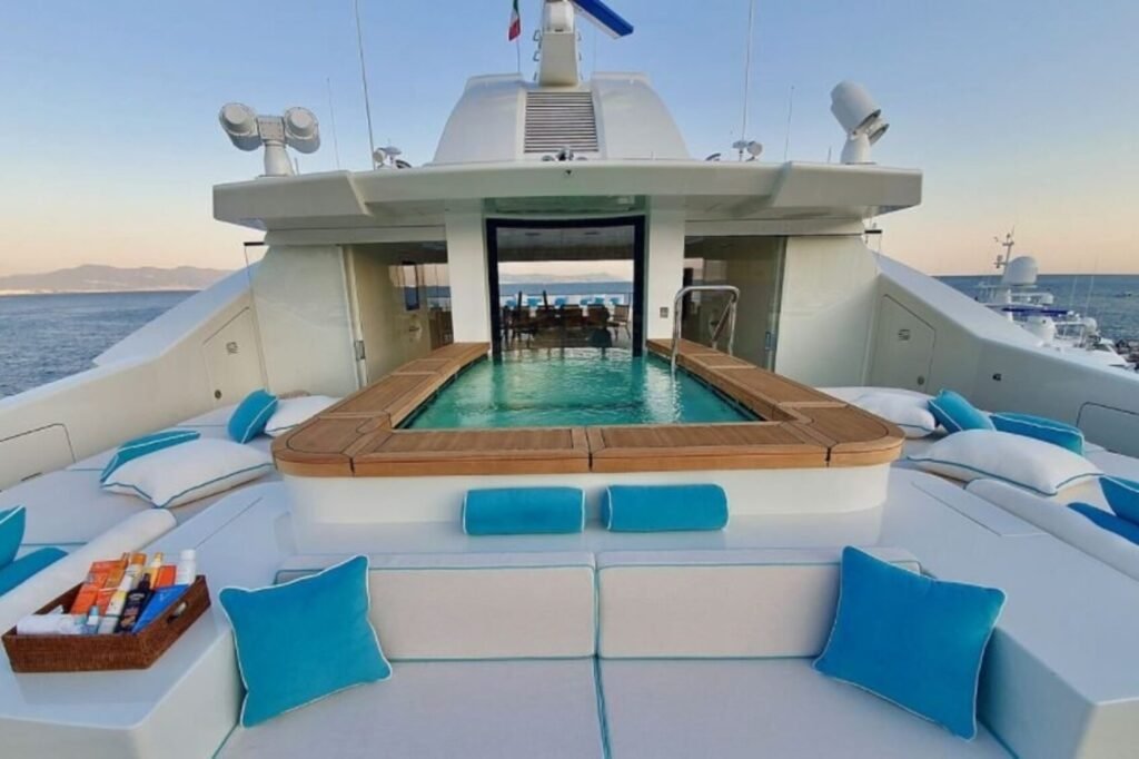 MIMTEE pool and beach club