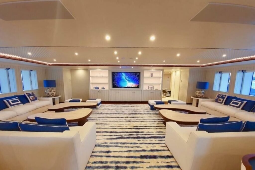 MIMTEE main salon