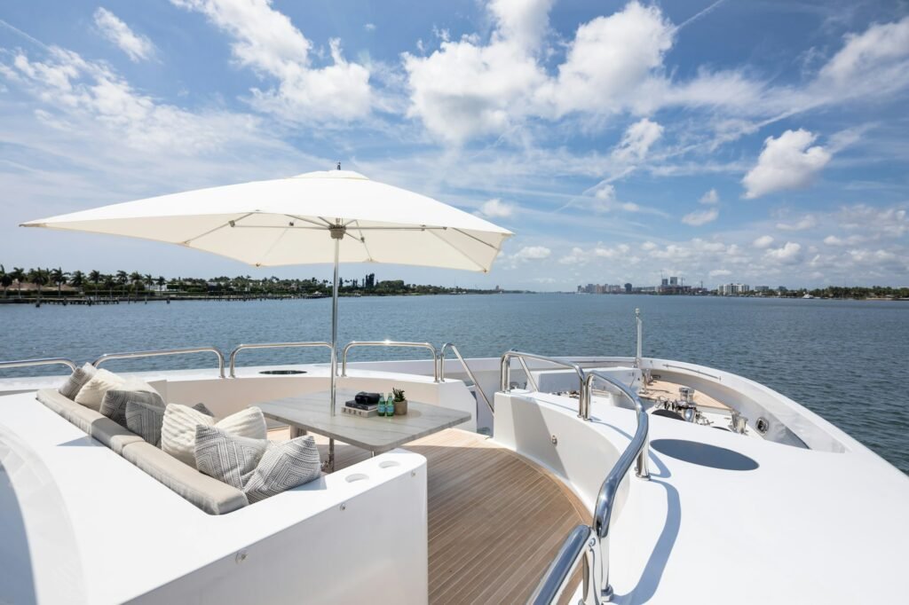 MISS MICHELLE foredeck seating