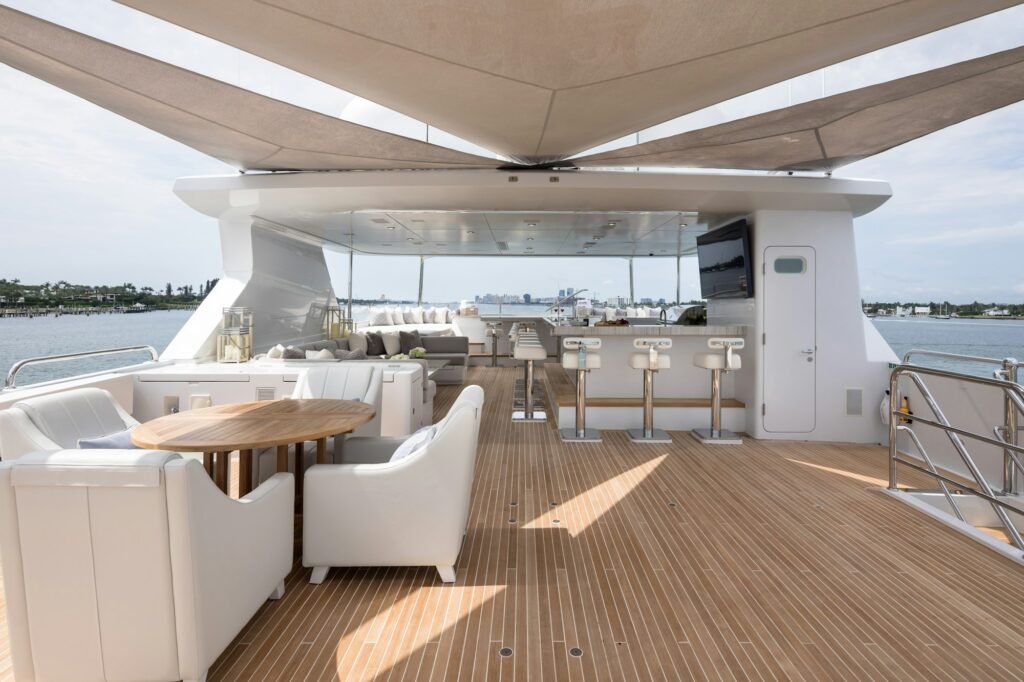 MISS MICHELLE sundeck lounge