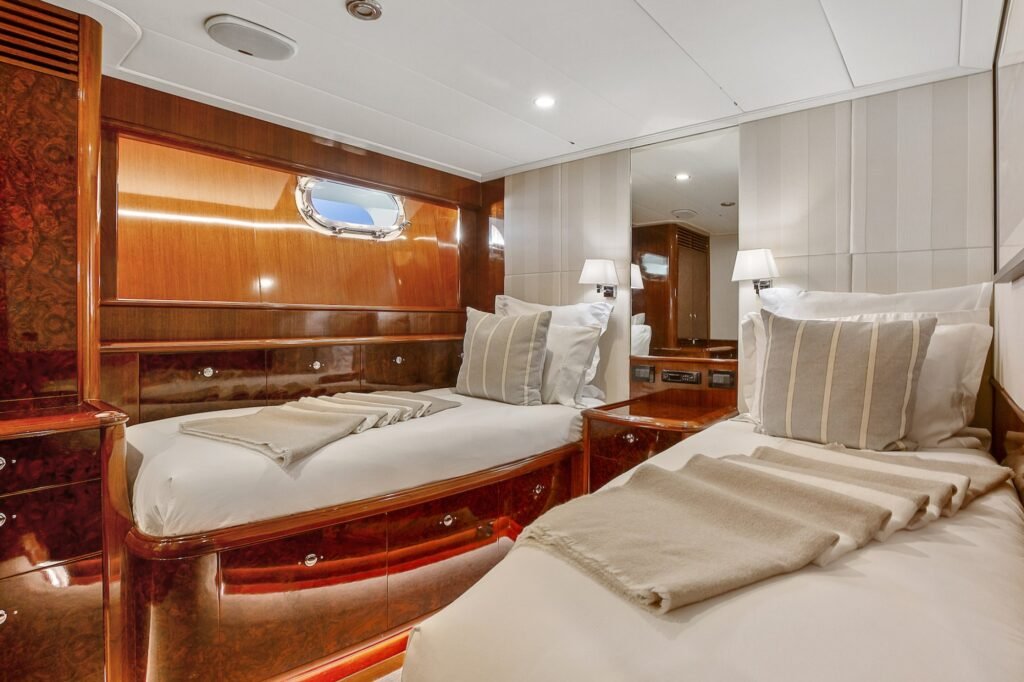MISS SILVER guest cabin