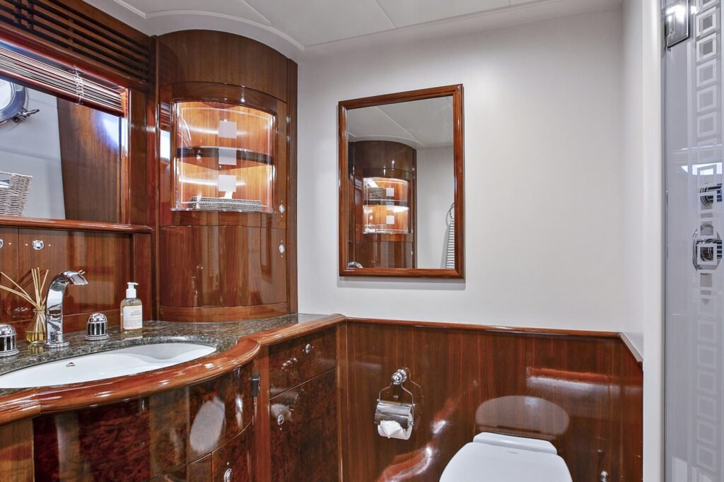 MISS SILVER interior living