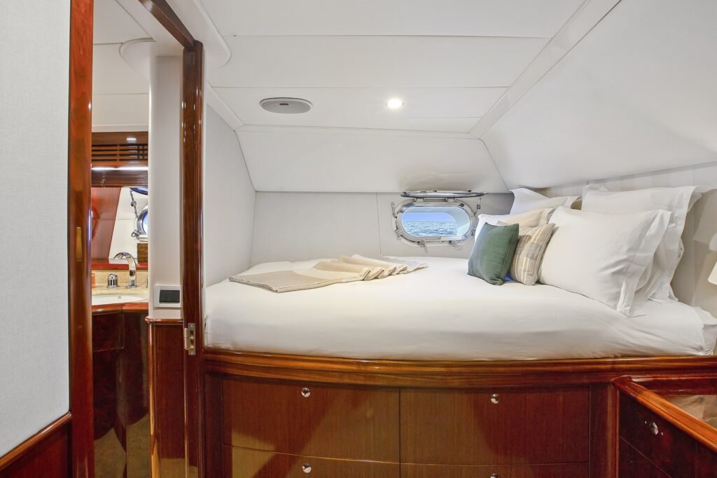 MISS SILVER master cabin