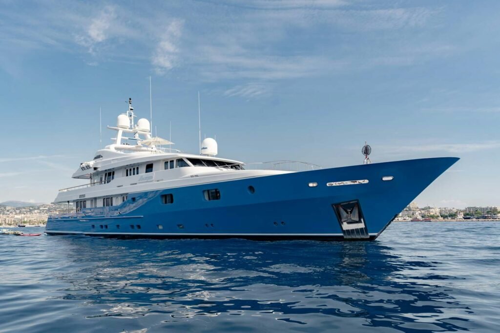 MOSAIQUE for charter, profile view