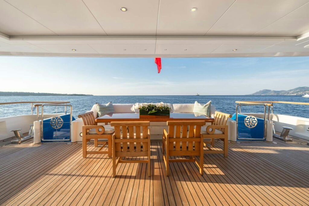 MOSAIQUE main deck aft