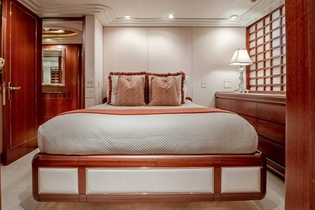 NEVER ENOUGH guest cabin