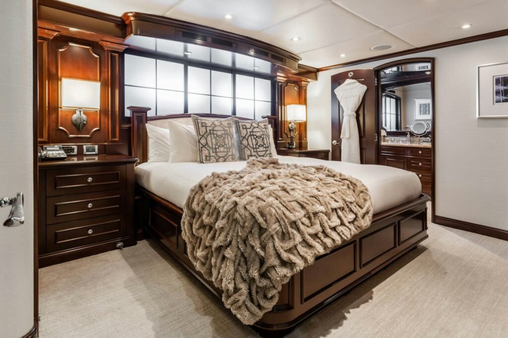 NICOLE EVELYN master stateroom