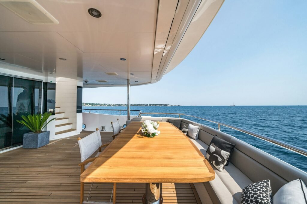 NOROADER main deck aft