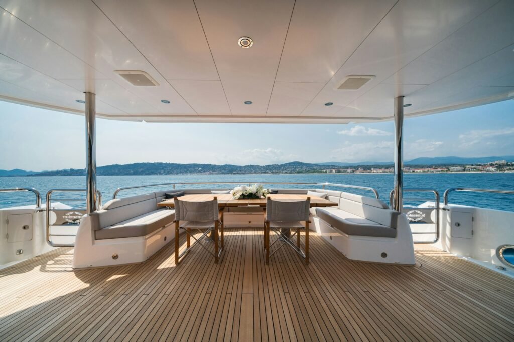NOROADER aft deck dining