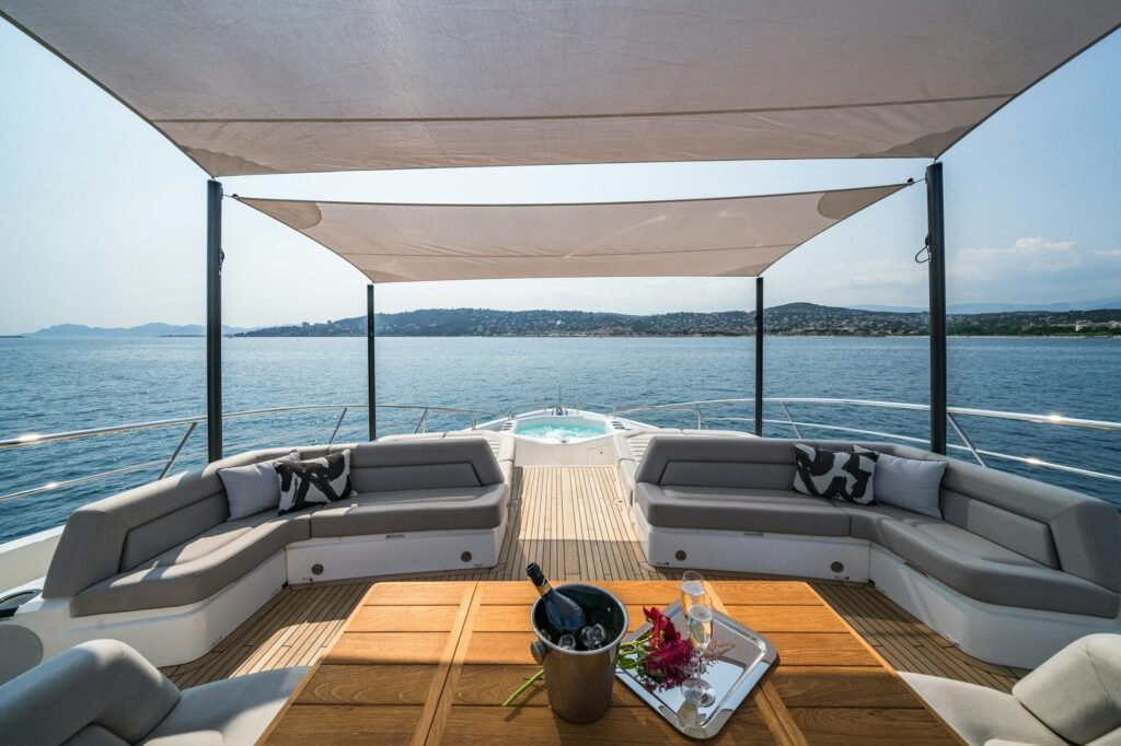NOROADER foredeck