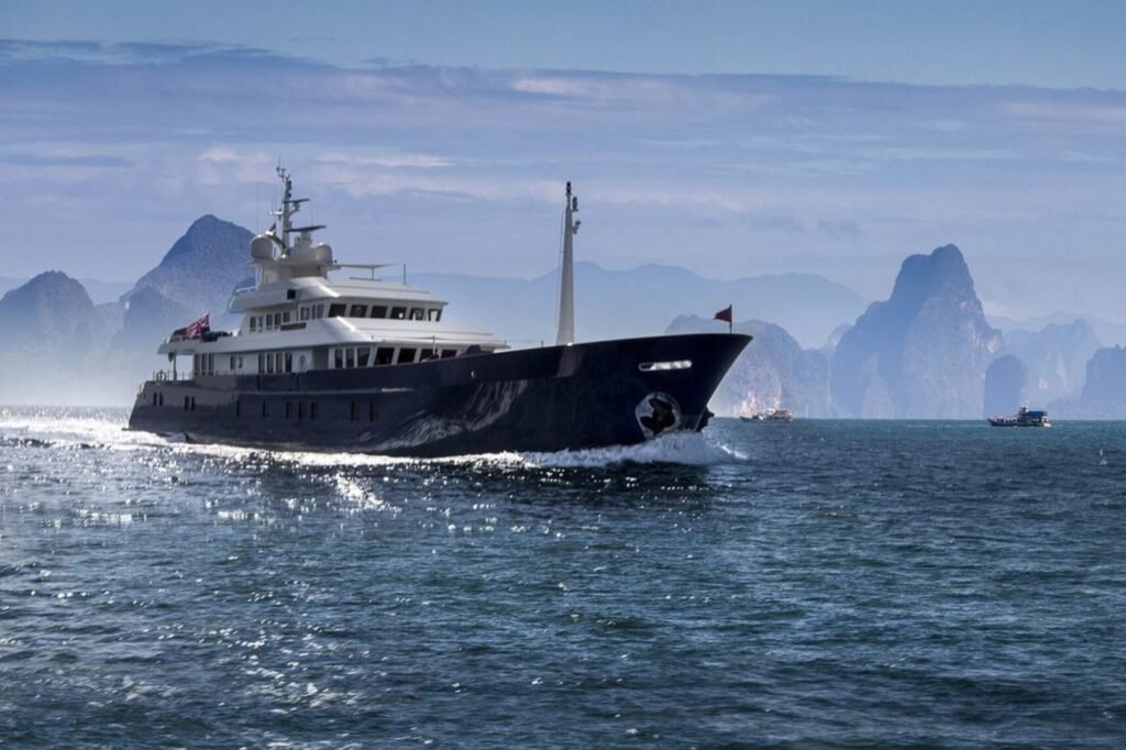 NORTHERN SUN for charter, profile view