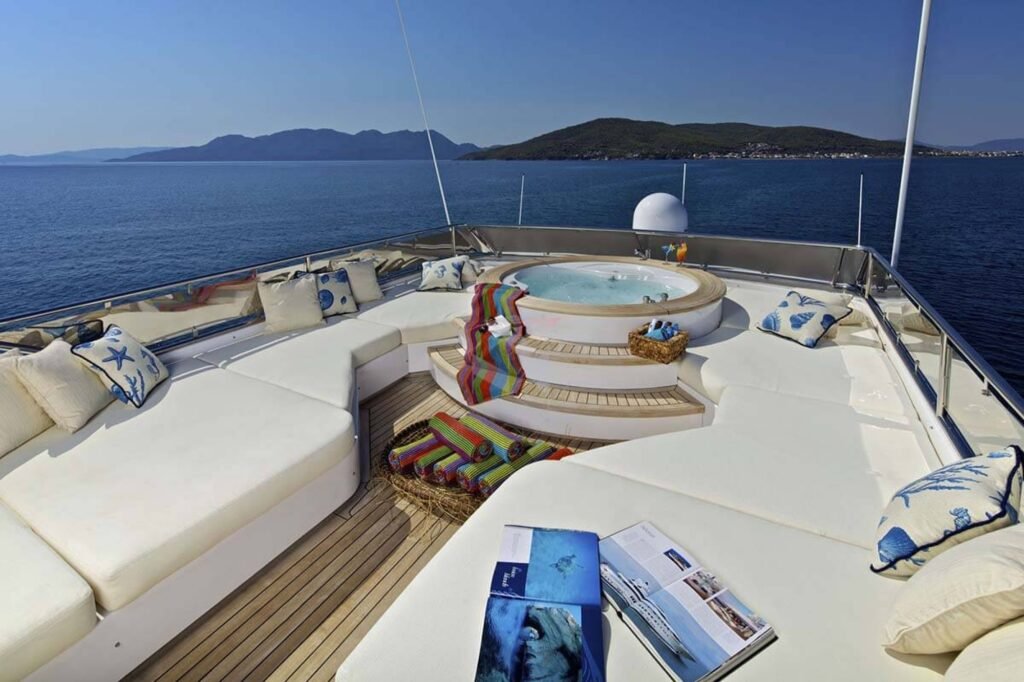 O RION deck lounging