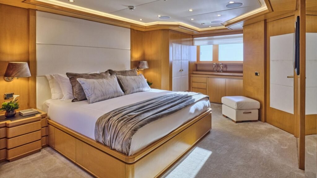 OASIS, 47-metre ISA charter yacht (view 23)