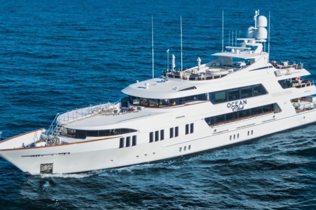 OCEAN CLUB for charter, profile view
