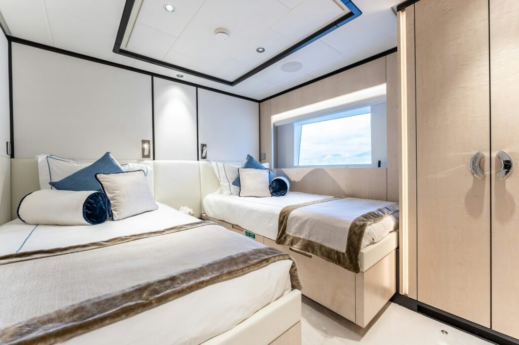 OPTIMISM twin cabin