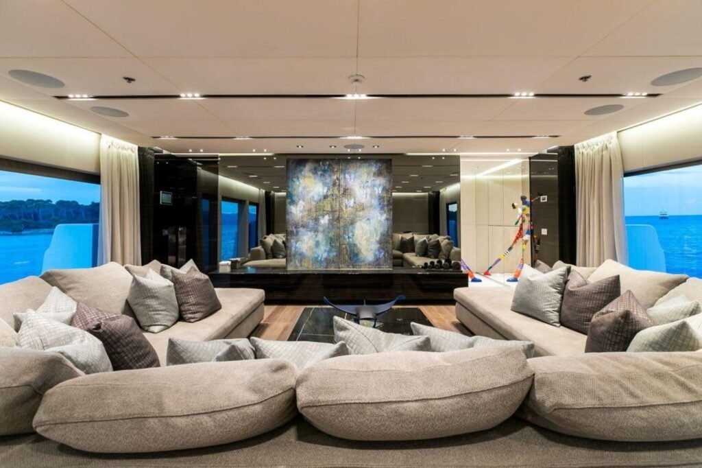 OURANOS upper salon