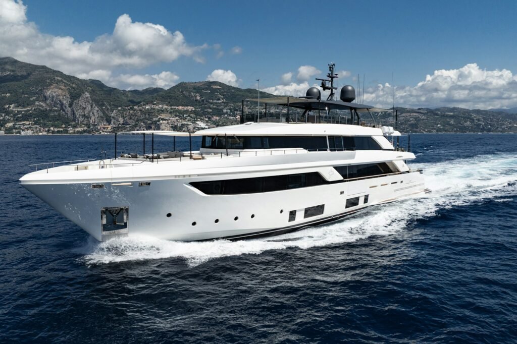 PALOMA for charter, profile view