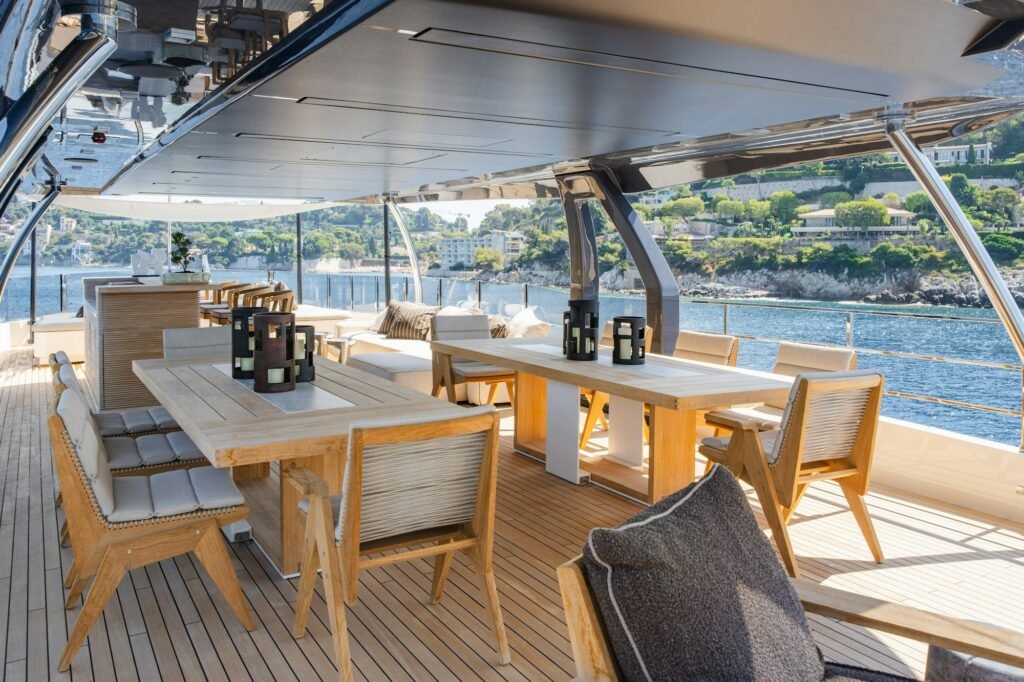 PALOMA sundeck shaded dining