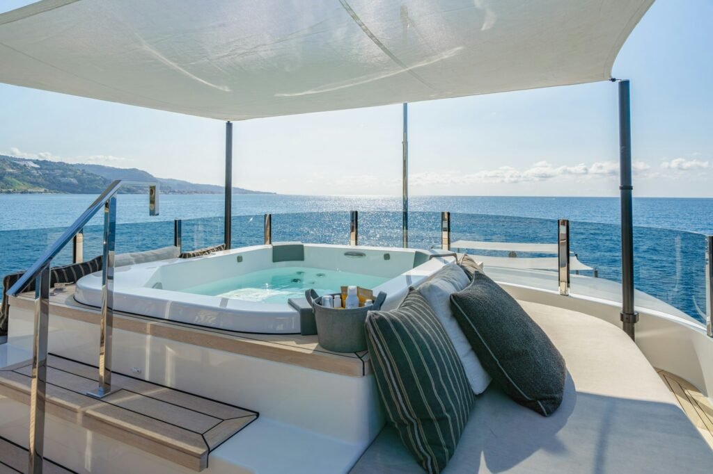 PALOMA sundeck Jacuzzi