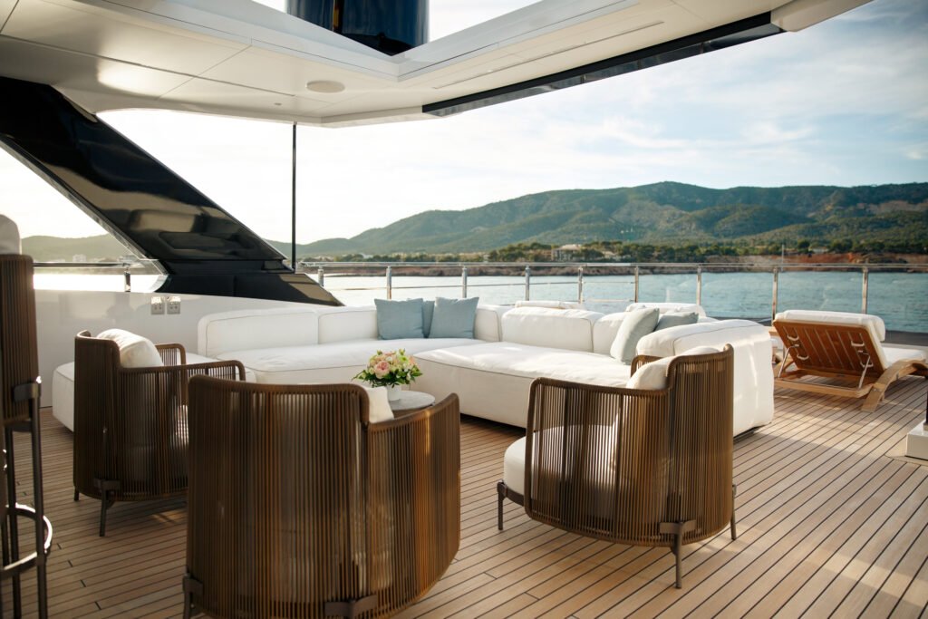 Perla Bianca Yacht for charter 4