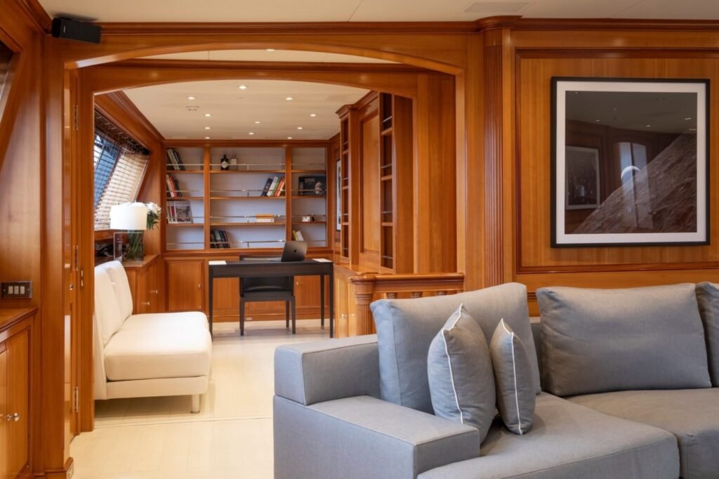 PERSEUS dining and living