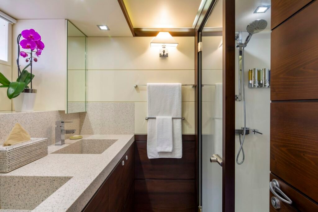 RADIANCE en-suite bathroom