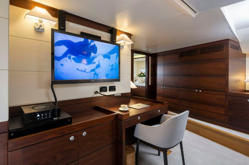 RADIANCE salon lounge