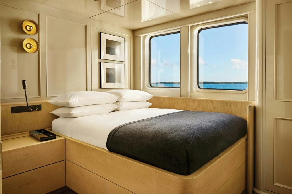 RH THREE twin cabin