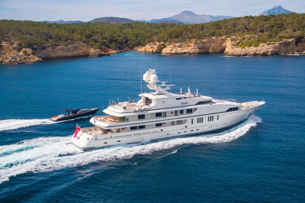 ROMA for charter, profile view