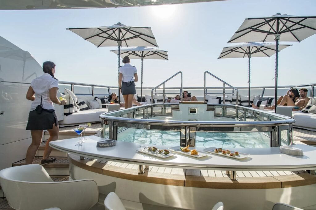 VSY yacht for charter in Nassau, exterior view 3