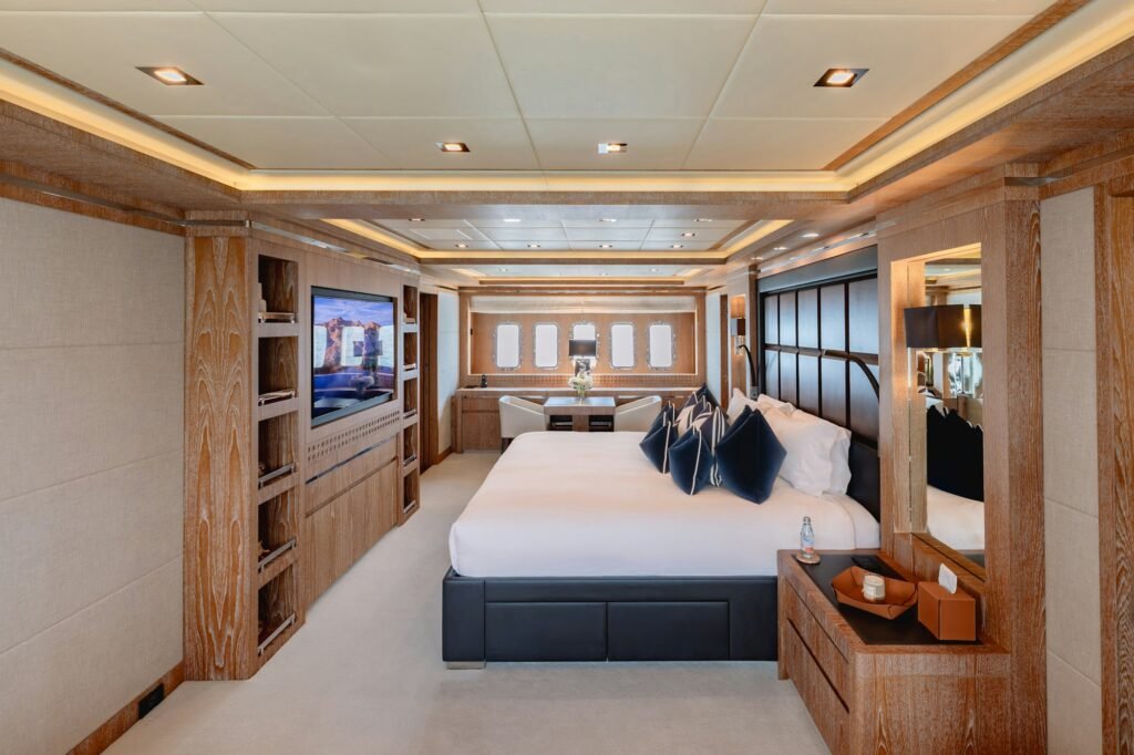 ROYALE X double guest cabin