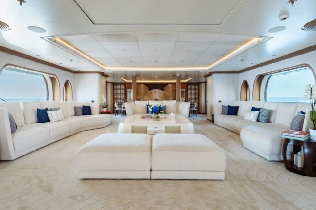 SAMIRA interior