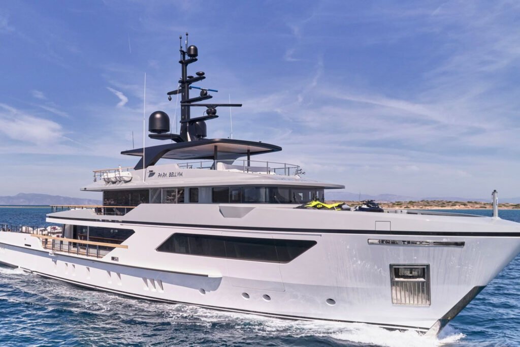Sanlorenzo 500EXP yacht for sale - profile of the 47m Sanlorenzo explorer superyacht designed by Francesco Paszkowski