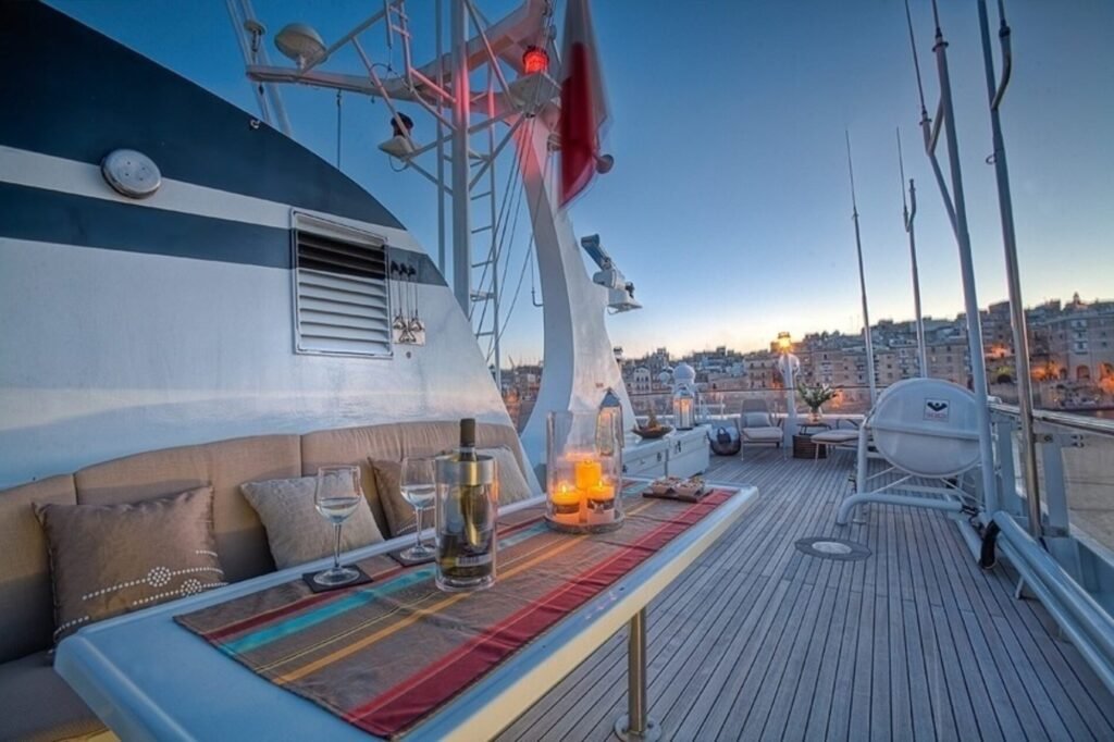 SANSSOUCI STAR deck