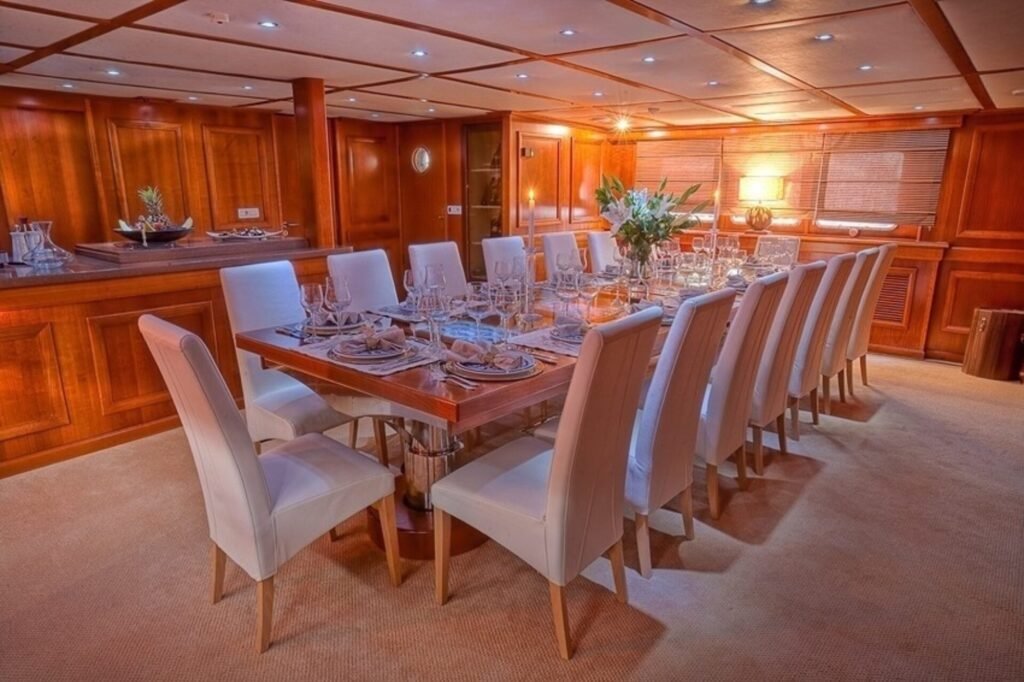 SANSSOUCI STAR salon and dining