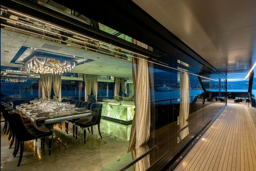 SARASTAR skylounge