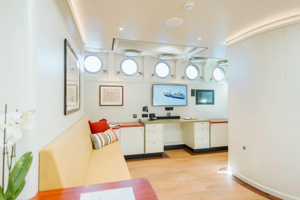 SCINTILLA MARIS main deck galley