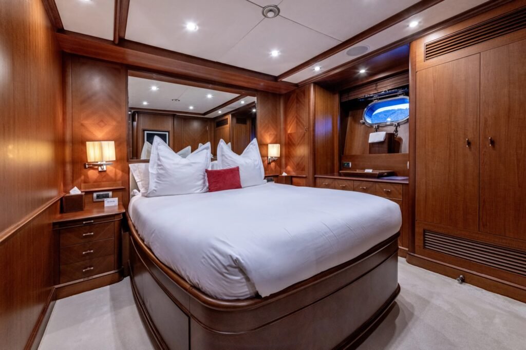 SEA BLUEZ twin cabin