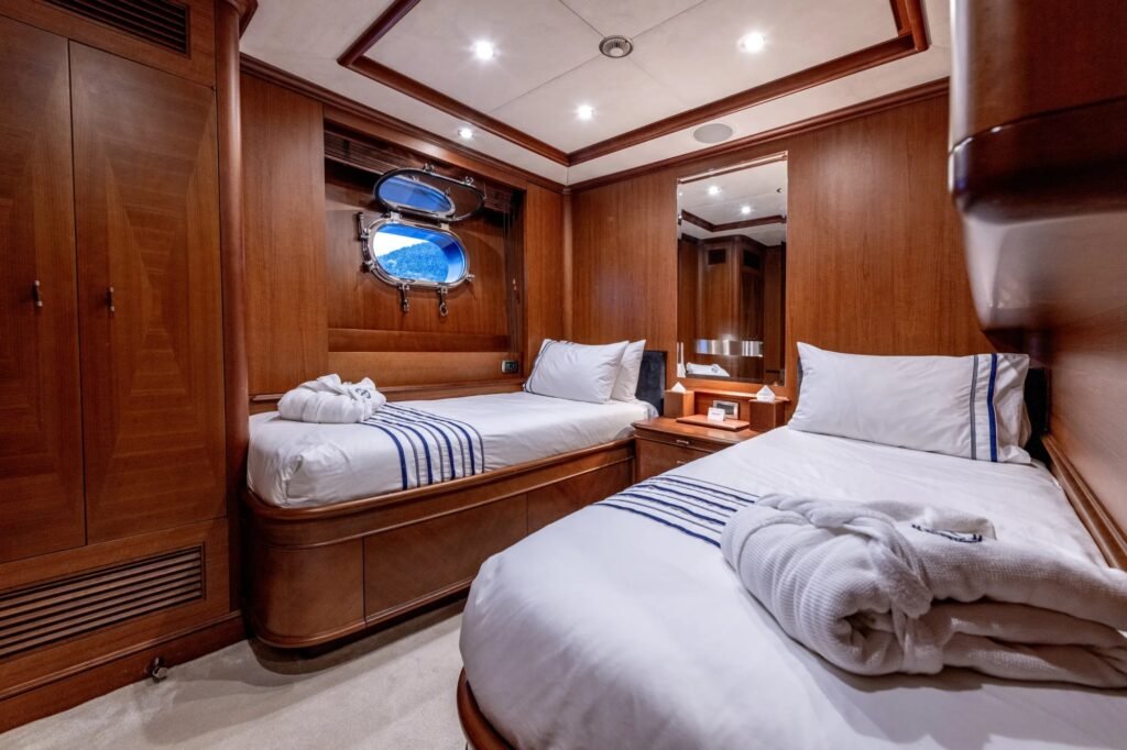SEA BLUEZ upper salon