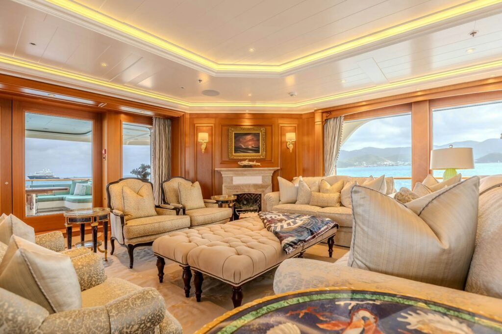 SEA OWL salon with grand piano
