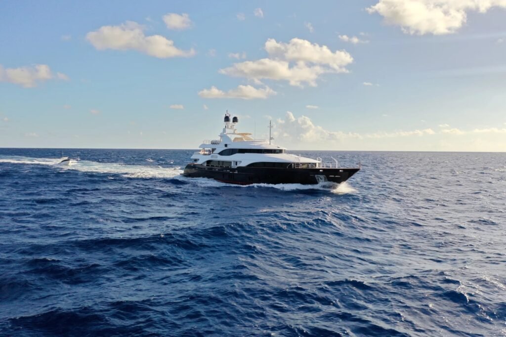 SEASCAPE V for charter, profile view