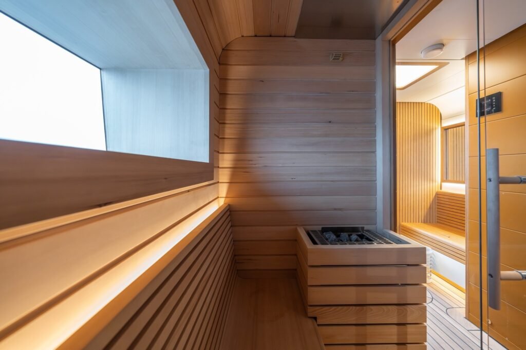 SEAWOLF X guest cabin