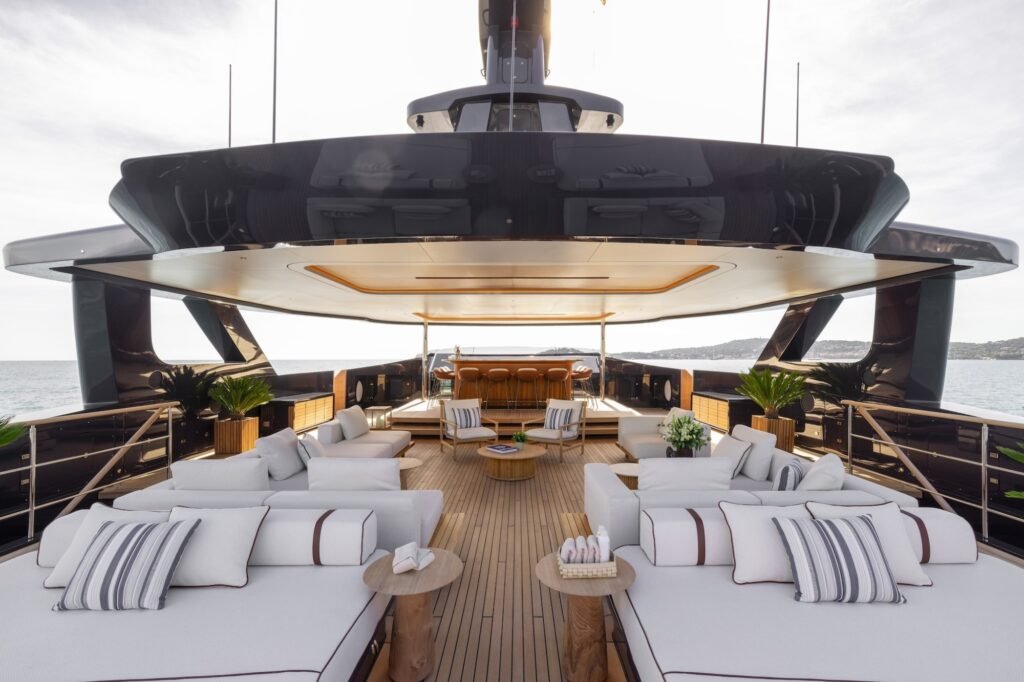 SEAWOLF X interior living