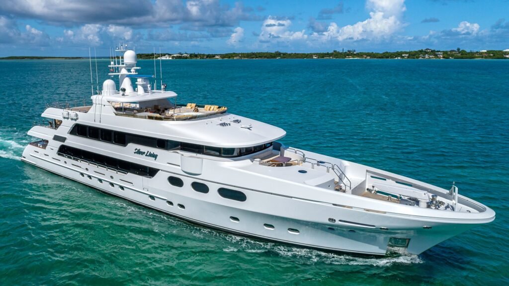 SILVER LINING for charter, profile view