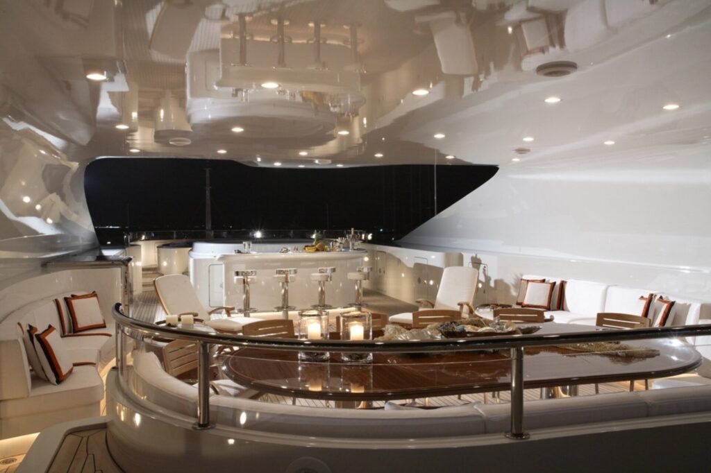 SUNDAY interior