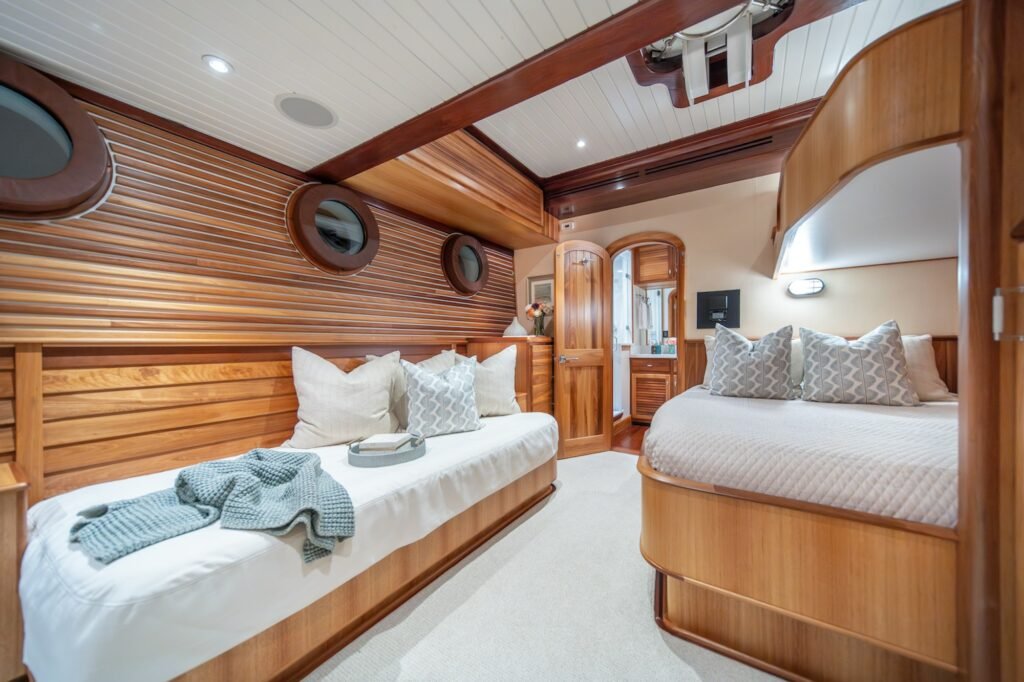 Surfbird Yacht for charter 10